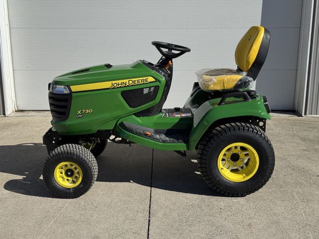Image of John Deere X730 equipment image 2