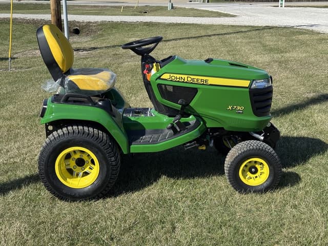 Image of John Deere X730 equipment image 1