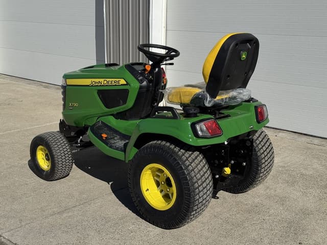 Image of John Deere X730 equipment image 4