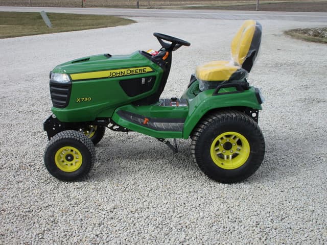 Image of John Deere X730 equipment image 1
