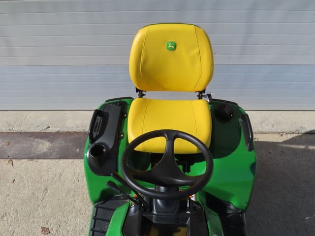 Image of John Deere X734 equipment image 2