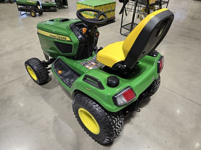 Image of John Deere X738 equipment image 3