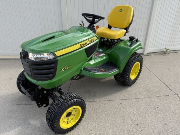 Image of John Deere X738 equipment image 3
