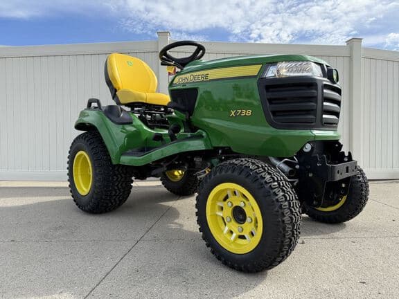 Image of John Deere X738 equipment image 2