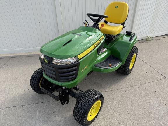 2026 John Deere X738 Equipment Image0