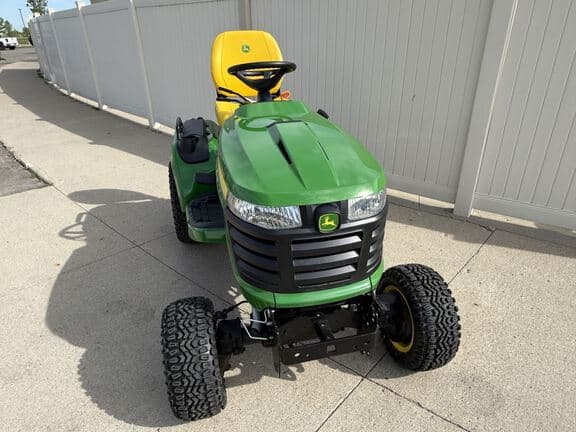 Image of John Deere X738 equipment image 4