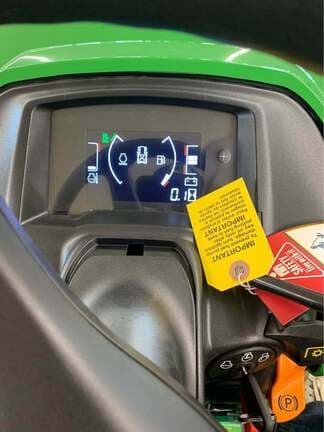 Image of John Deere X738 equipment image 4