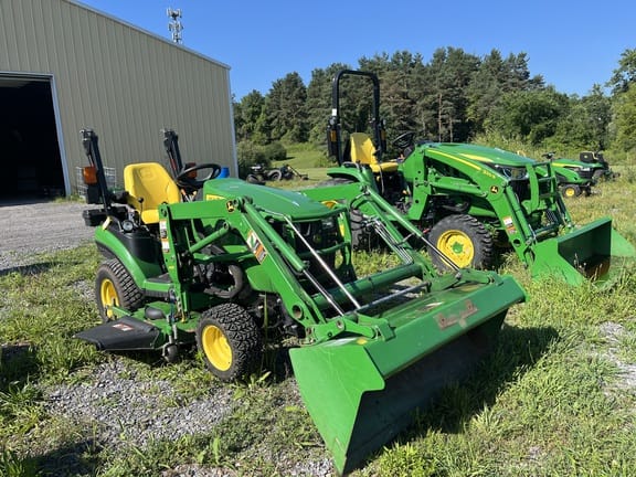2026 John Deere X738 Equipment Image0