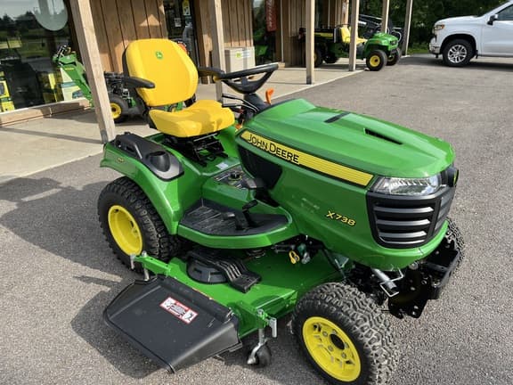 Image of John Deere X738 equipment image 1