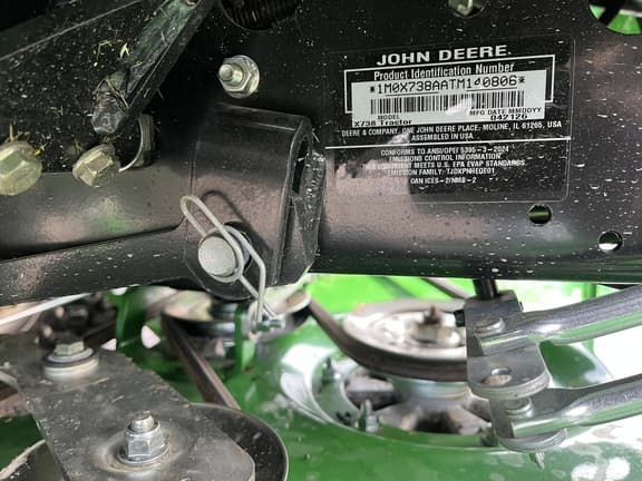 Image of John Deere X738 equipment image 4