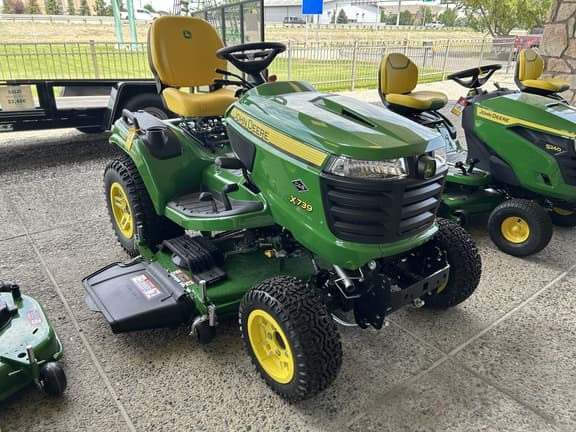 Image of John Deere X739 equipment image 1