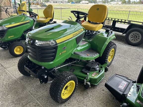 Image of John Deere X739 Primary image