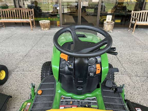 Image of John Deere X739 equipment image 4
