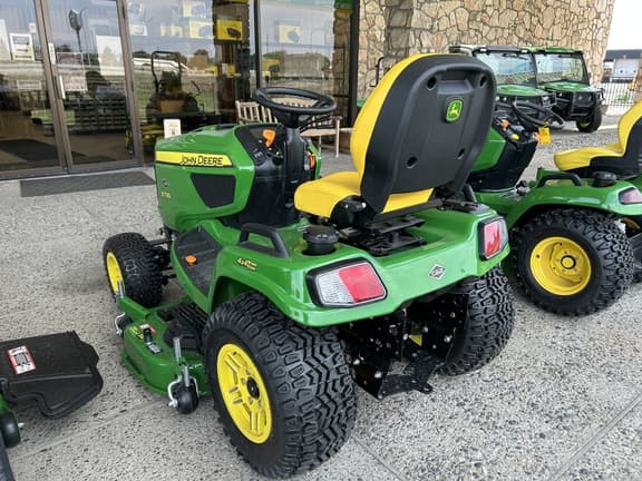 Image of John Deere X739 equipment image 3