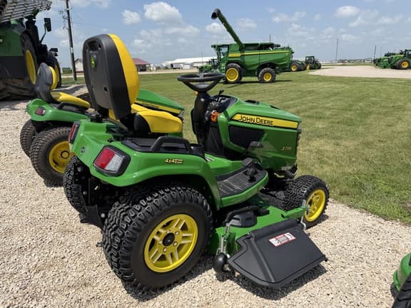 Image of John Deere X739 equipment image 4