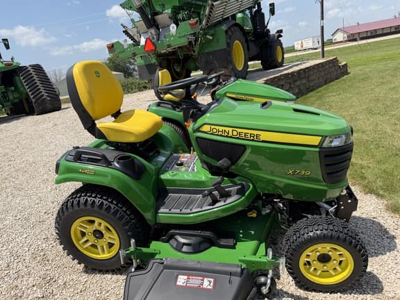 Image of John Deere X739 equipment image 3