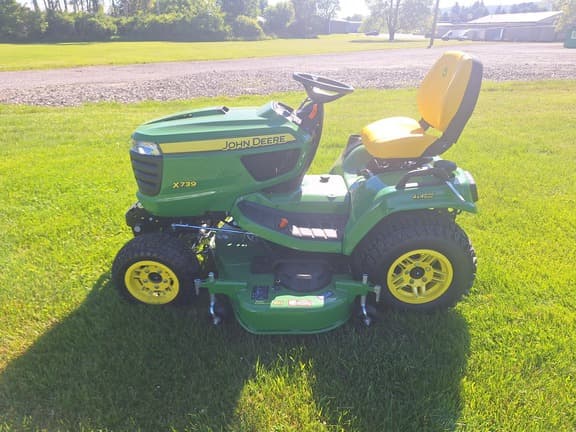Image of John Deere X739 equipment image 3