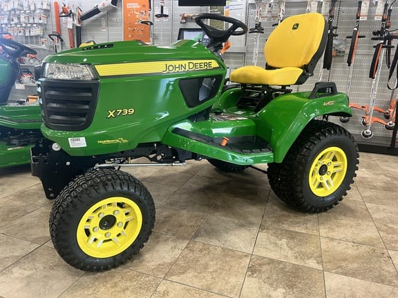2026 John Deere X739 Equipment Image0