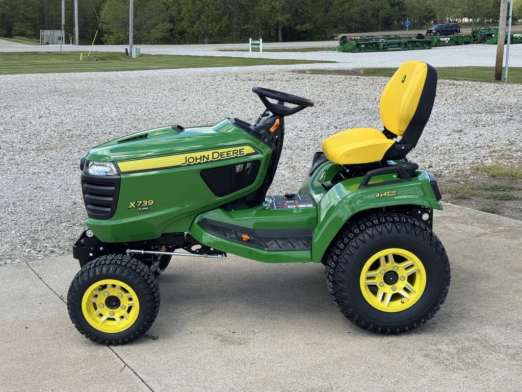 2026 John Deere X739 Image