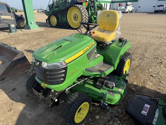 Image of John Deere X739 equipment image 3
