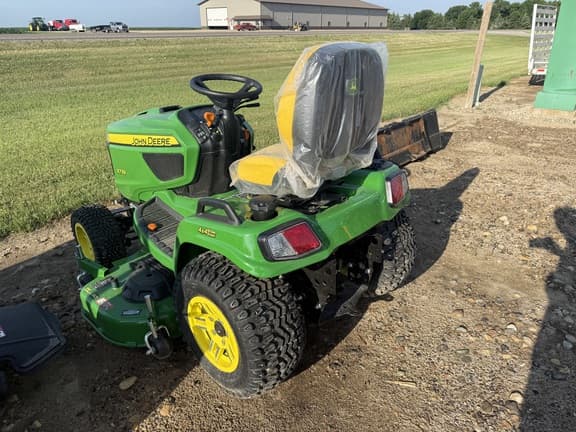 Image of John Deere X739 equipment image 4