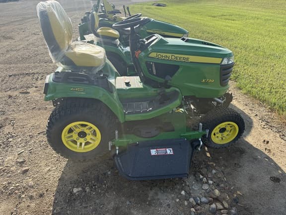 Image of John Deere X739 equipment image 1