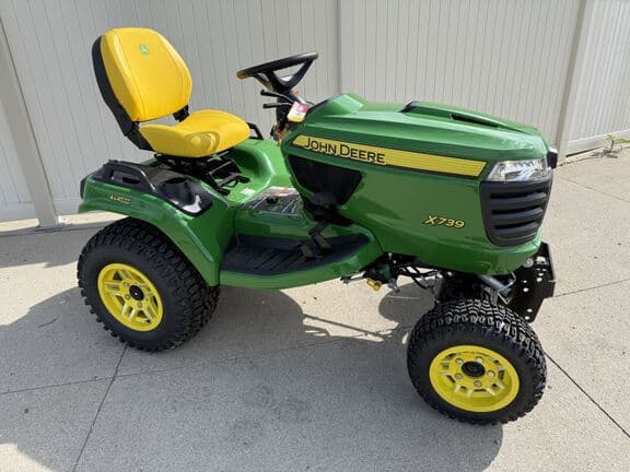 Image of John Deere X739 equipment image 1