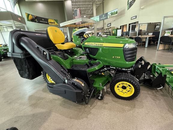 2026 John Deere X739 Equipment Image0