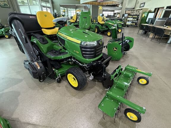 Image of John Deere X739 equipment image 4