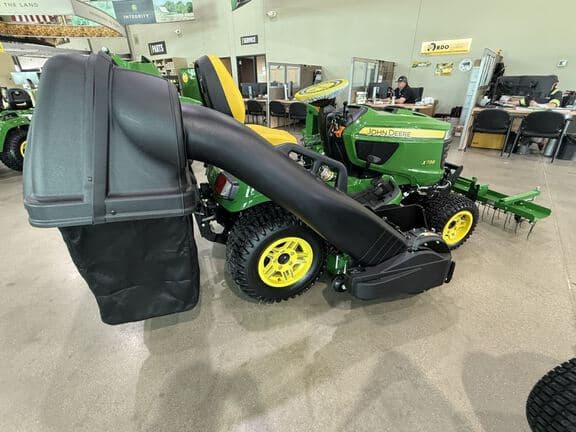 Image of John Deere X739 equipment image 1