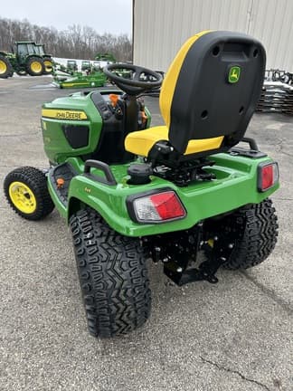 Image of John Deere X739 equipment image 3