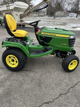 2026 John Deere X739 Equipment Image0