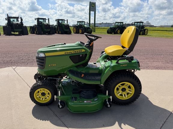 Image of John Deere X739 equipment image 1