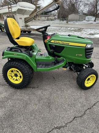 Image of John Deere X739 equipment image 1