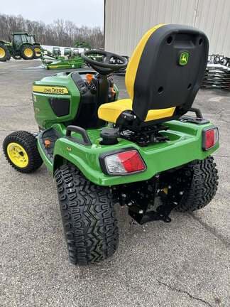 Image of John Deere X739 equipment image 4