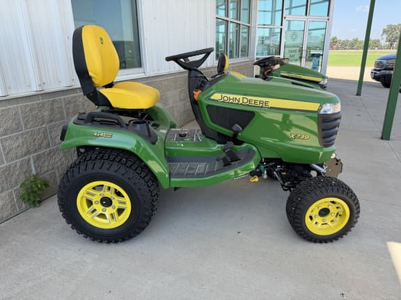 Image of John Deere X739 equipment image 1