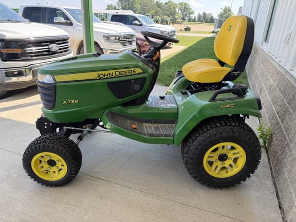 Image of John Deere X739 equipment image 4