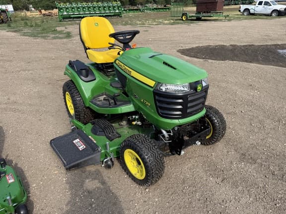 Image of John Deere X739 equipment image 1