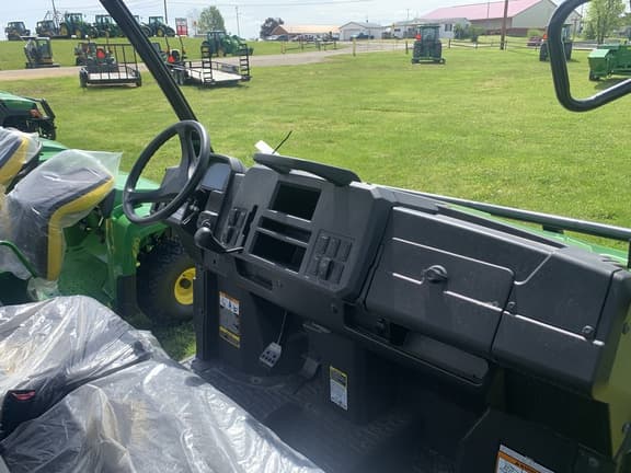 Image of John Deere XUV 845M equipment image 3