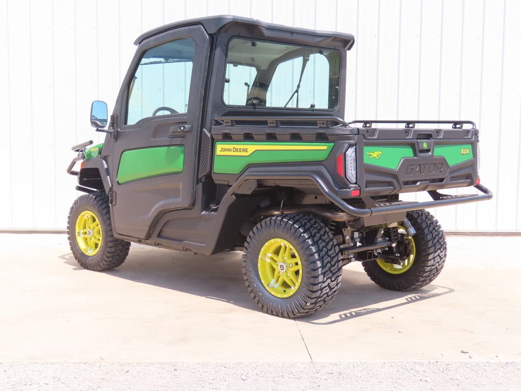 Image of John Deere XUV 845M Image 1