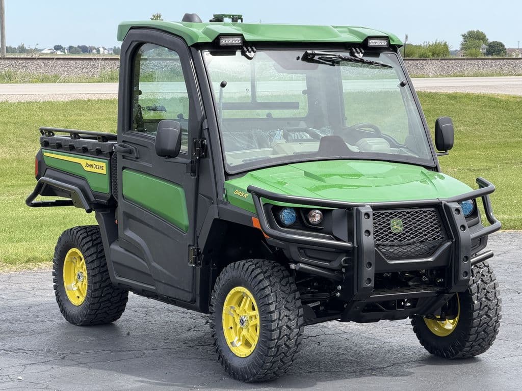 Image of John Deere XUV 845R Image 0