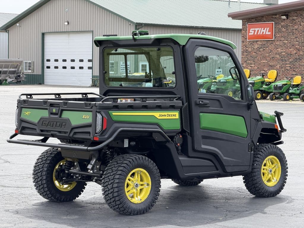 Image of John Deere XUV 845R Image 1