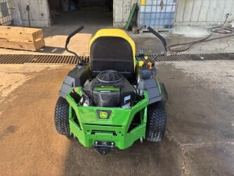 Image of John Deere Z320M equipment image 1