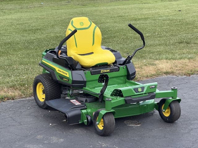 Image of John Deere Z320M equipment image 2