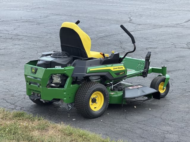 Image of John Deere Z320M equipment image 4