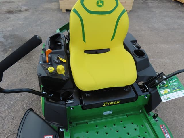 Image of John Deere Z320M equipment image 2