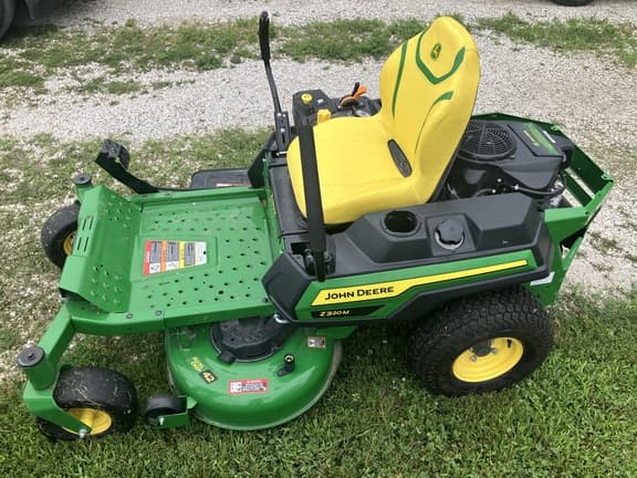 Image of John Deere Z320M equipment image 1