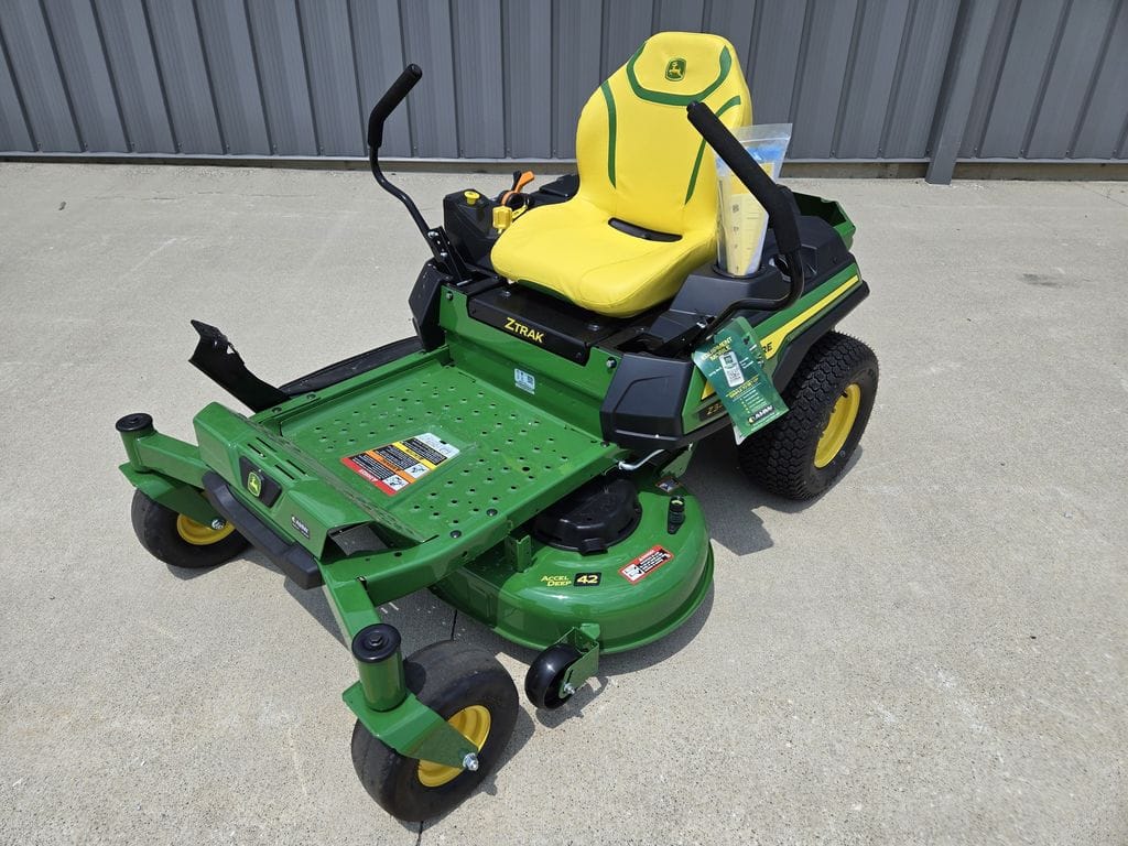 2026 John Deere Z320M Equipment Image0
