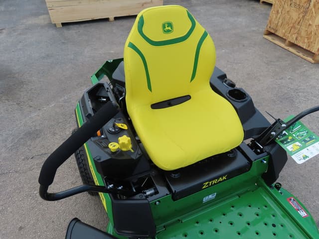 Image of John Deere Z320M equipment image 2