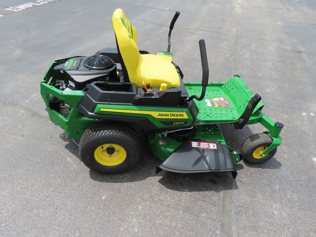Image of John Deere Z320M equipment image 4